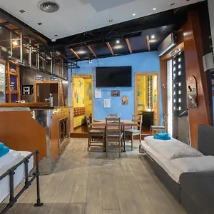 In Pub Kamera Klub Apatment-city Center , Lubiana Slovenia